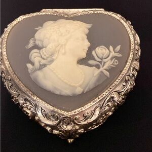 Vintage Sanyo Heart Shaped Music/Jewelry Box, made in Japan